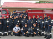 Un grupo de ciudadanos iniciaron curso para prepararse y graduarse como Bomberos